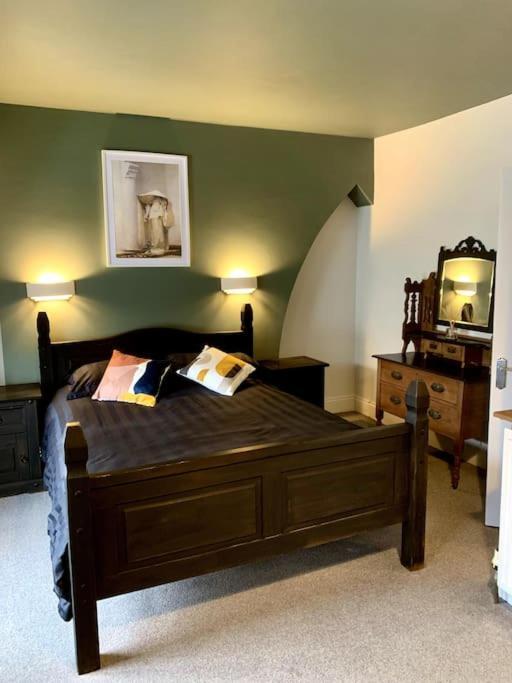 Chic Townhouse Near Tunnels Beaches אילפרקומב מראה חיצוני תמונה