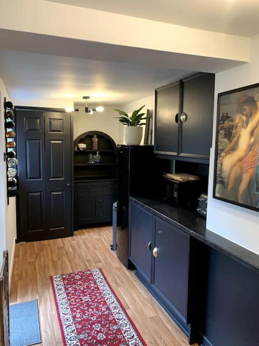 Chic Townhouse Near Tunnels Beaches אילפרקומב מראה חיצוני תמונה