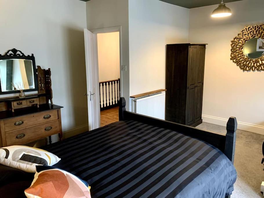 Chic Townhouse Near Tunnels Beaches אילפרקומב מראה חיצוני תמונה