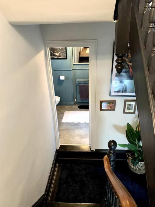 Chic Townhouse Near Tunnels Beaches אילפרקומב מראה חיצוני תמונה