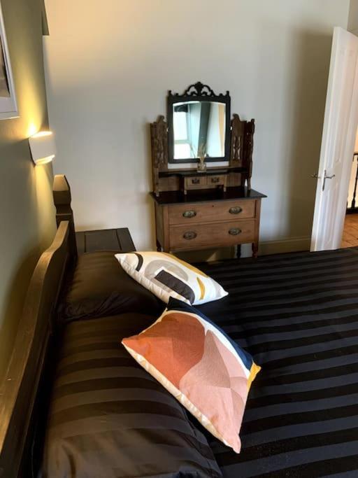 Chic Townhouse Near Tunnels Beaches אילפרקומב מראה חיצוני תמונה