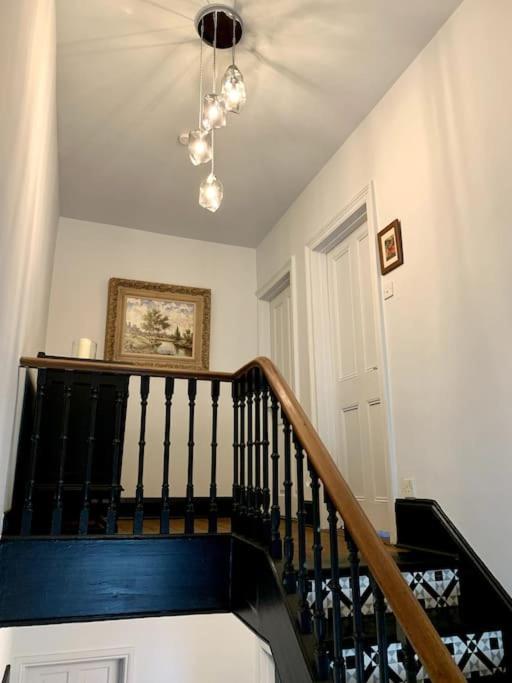 Chic Townhouse Near Tunnels Beaches אילפרקומב מראה חיצוני תמונה