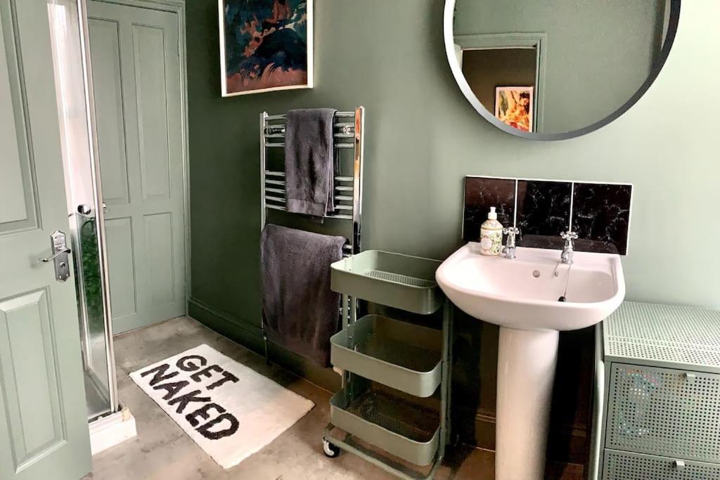 Chic Townhouse Near Tunnels Beaches אילפרקומב מראה חיצוני תמונה