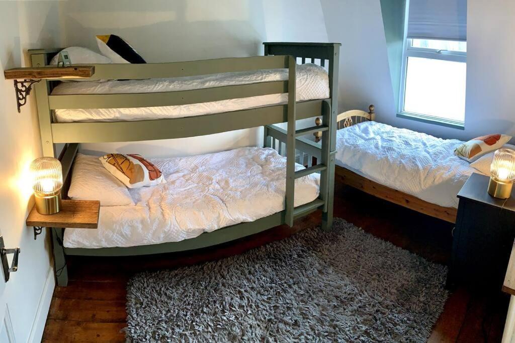 Chic Townhouse Near Tunnels Beaches אילפרקומב מראה חיצוני תמונה