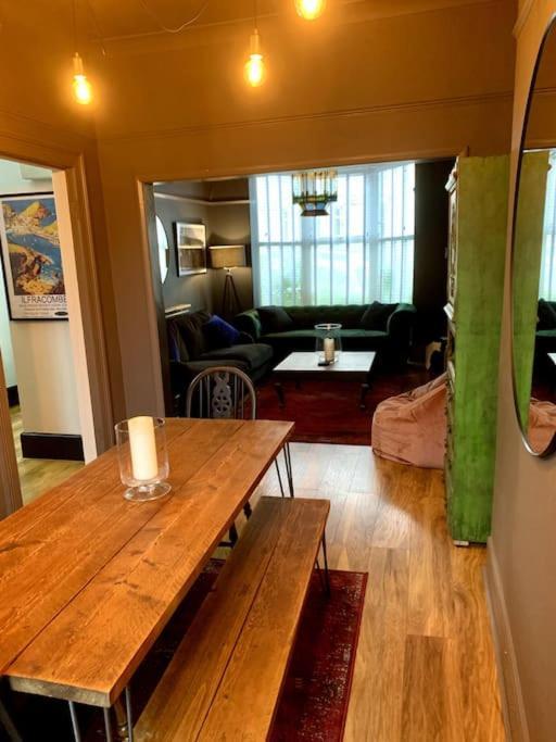 Chic Townhouse Near Tunnels Beaches אילפרקומב מראה חיצוני תמונה