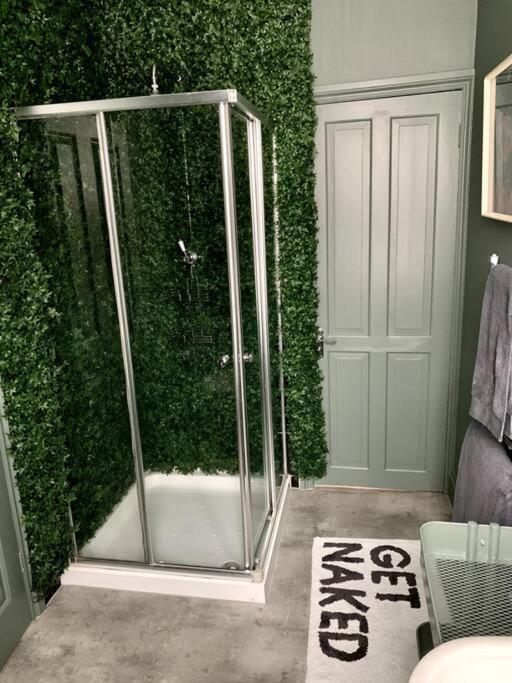 Chic Townhouse Near Tunnels Beaches אילפרקומב מראה חיצוני תמונה