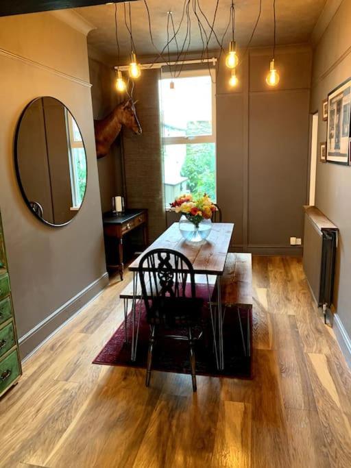 Chic Townhouse Near Tunnels Beaches אילפרקומב מראה חיצוני תמונה